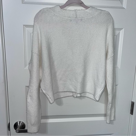 Love Tree White Cropped Cardigan Sweater Soft Long Sleeve Large New - Picture 6 of 8